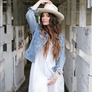 Meet your Posher, Ana